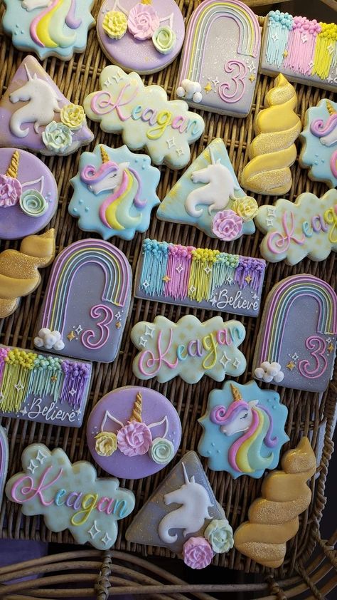 Unicorn Royal Iced Cookies, Pastel Unicorn Cookies, Unicorn Birthday Cookies Decorated, Unicorn Decorated Cookies, Unicorn Cookies Decorated, Threenage Dream, Unicorn Birthday Cookies, Unicorn Sugar Cookies, Rainbow Sugar Cookies