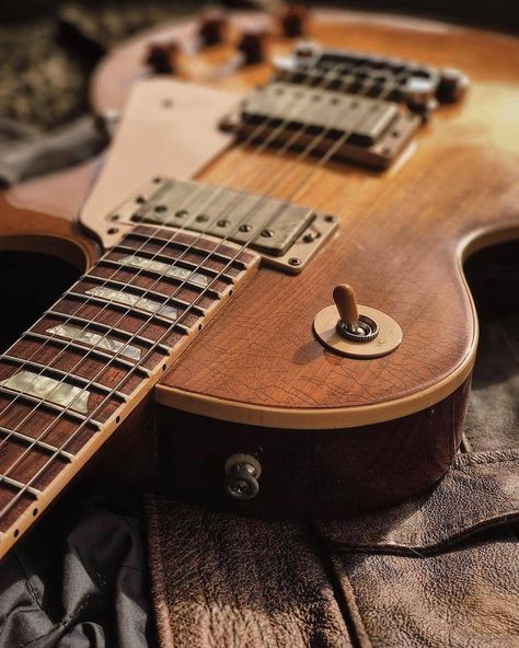 Vintage Les Paul, Guitar Photos, Guitar Obsession, Les Paul Guitars, Guitar Photography, Cool Electric Guitars, Gibson Guitars, Classic Guitar, Rock N’roll