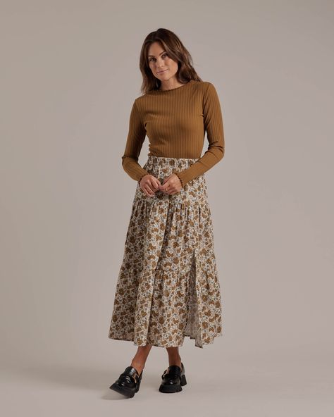 Midi Skirt Outfit Winter, Maxi Skirt Fall, Sunday Clothes, Skirt With Elastic Waistband, Midi Skirt Outfit, Tiered Midi Skirt, How To Wear A Scarf, Tiered Ruffle Skirt, Tiered Maxi Skirt