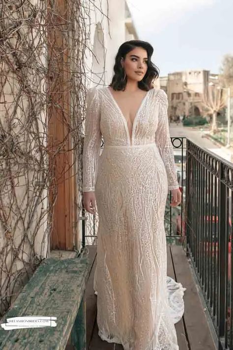 Wedding Dress Fall, Vow Renewal Dress, Curvy Wedding Dress, Curvy Wedding, Plus Wedding Dresses, Formal Wedding Guests, Plus Size Brides, Classy Wedding Dress, Plus Size Bride