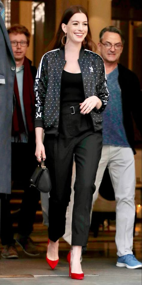 Anne Hathaway Street Style Adidas Jacket Women Outfit, Anne Hathaway Street Style, Adidas Jacket Outfit, Chanel Gown, Anne Hathaway Style, Ann Hathaway, London Hotel, Woman In Black, Red Pumps