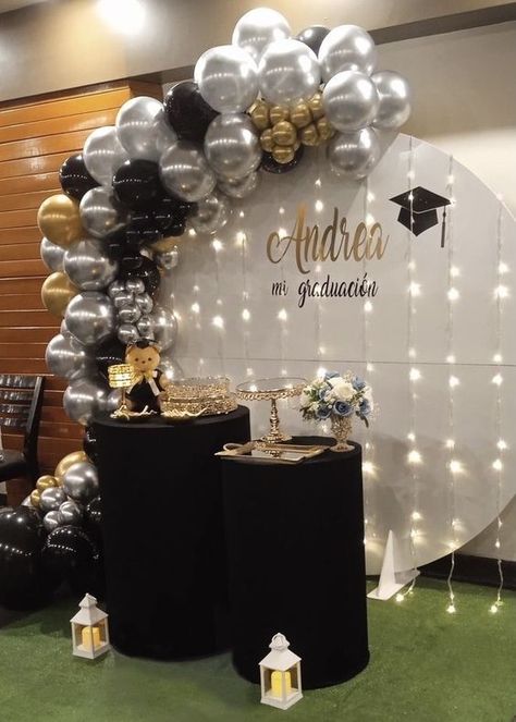 Graduation Simple Decorations, Graduation Dinner Ideas Decorations, Graduation Dinner Decorations, College Graduation Party Ideas Decoration, College Grad Party Decor, Homemade Graduation Gifts, Prom Party Decorations, Graduation Cake Designs, Grad Decor