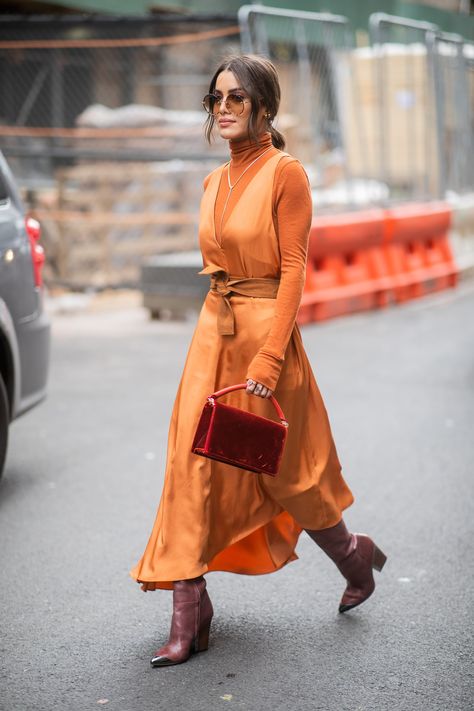 The Fall Dress Trend: Bright Colors Fall Dress Trends, Wedding Guest Outfit Fall, Bright Dress, Monochrome Fashion, Mode Inspo, Fashion Weeks, Guest Outfit, Colourful Outfits, Trending Dresses