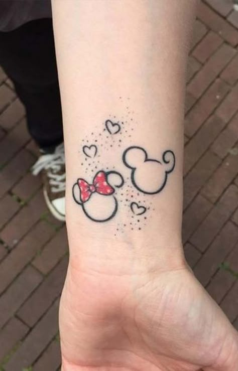 Mickey Mouse Outline Matching Wrist Tattoo Ideas for Couples Boyfriend Girlfriends - Tatuaje de muñeca a juego - www.MyBodiArt.com Minnie Mouse Tattoos, Disney Couple Tattoos, Mickey And Minnie Tattoos, Minnie Tattoo, Mickey Tattoo, Mouse Tattoo, Mickey Mouse Tattoo, 10 Tattoo, Disney Princess Tattoo