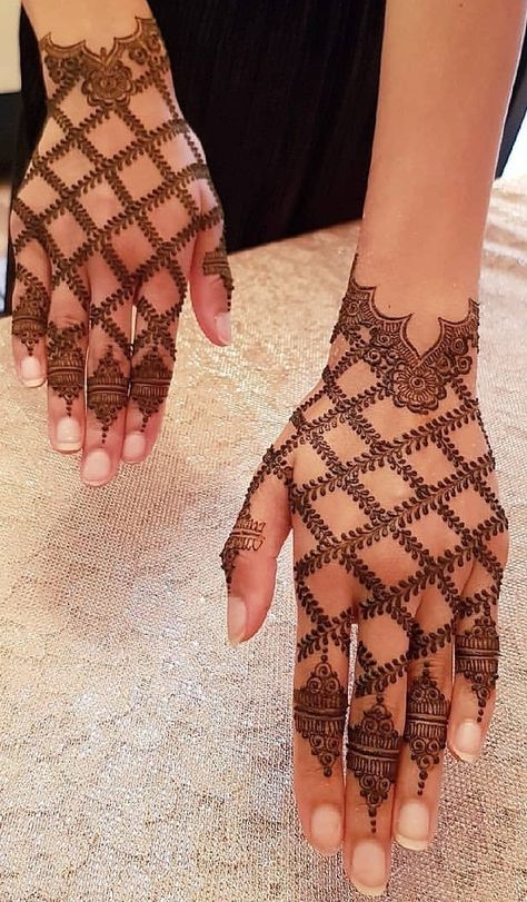 Mehandi Designs Back Side, Tattoo Mehandi, Minimal Mehendi, Back Hand Henna Design, Finger Mehendi, Back Hand Henna, Finger Mehendi Designs, Arabic Mehendi, Angelic Symbols