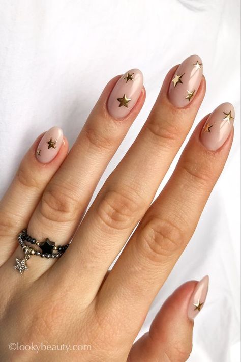 Stars Nails, New Years Nail Designs, Bridesmaids Nails, Milky Nails, Nails Gold, Cute Gel Nails, Nails 2020, New Year's Nails, Xmas Nails