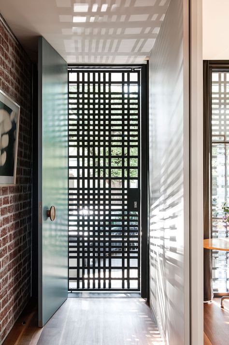 Grille Door Design, Security Screen Door Front Entry, Screen Front Door, Modern Screen Door, Steel Screen Door, Apartment Front Doors, Security Door Design, Safety Doors, Safety Grill