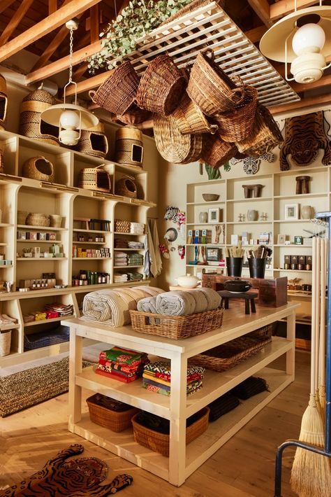 Country Store Design, Small Market Store, Small Shop Organization, General Store Ideas, Eclectic Store, Honey Coffee, Decor Western, Farm Store, Lucky Blue