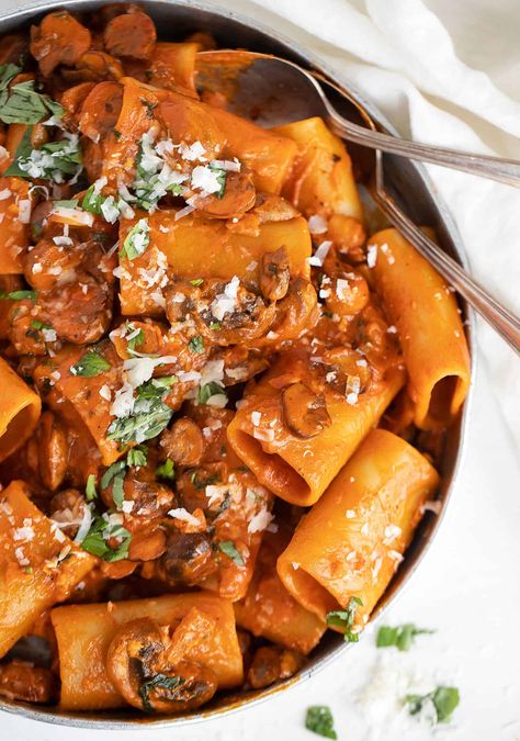 Mushroom Ragù Pasta Meatless Pasta, Pasta Seasoning, Mushroom Ragu, Greek Pasta, Tomato Pasta Sauce, Mushroom Pasta, Tasty Pasta, Tomato Pasta, Italian Dishes