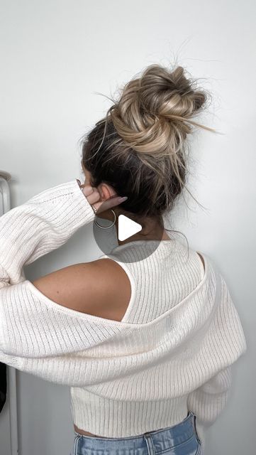 Cute Pull Back Hairstyle, Easy Hair Updos For Long Hair, Easy Messy Buns For Long Hair, High Messy Bun Tutorial, Messy Bun And Glasses, Bun Hacks, Easy Messy Bun Hairstyles, Easy Buns, Messy Bun For Short Hair