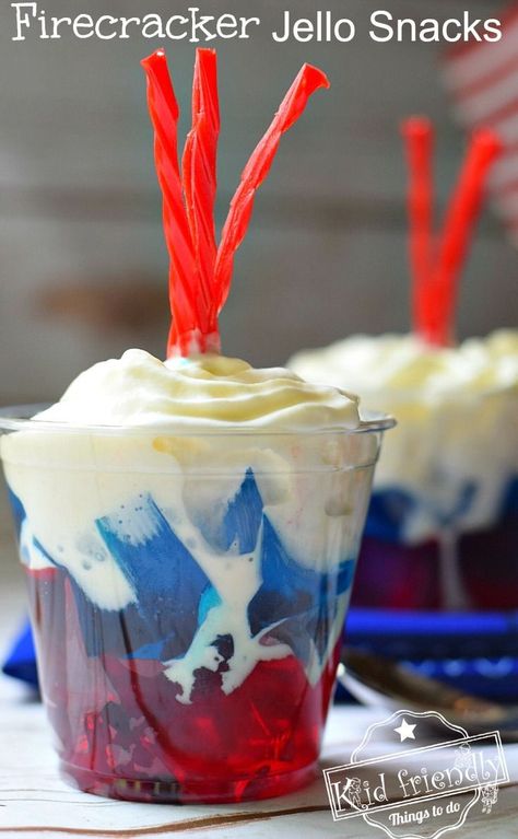 Over 35 Patriotic Party Ideas! Crafts, DIY Decorations, fun food treats and Recipes. Perfect for Memorial Day, Fourth of July and Labor day fun or summer fun - www.kidfriendlythingstodo.com Patriotic Party Ideas, Ideas Crafts Diy, Patriotic Snacks, Snacks Diy, Memorial Day Foods, Patriotic Treats, Dessert Shots, Patriotic Food, Patriotic Desserts