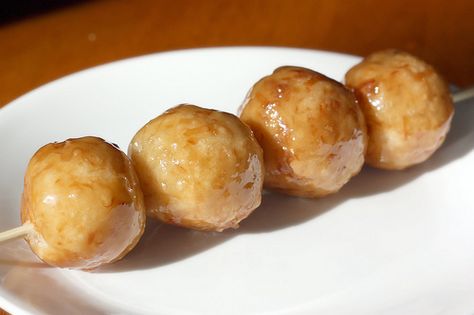 Karioka (Deep-fried Coconut Rice Balls with Brown Sugar Glaze) Best filipino desserts EVER! Morning Desserts, Karioka Recipe, Filipino Sweets, Chamorro Recipes, Coconut Recipe, Local Recipes, Pinoy Dessert, Filipino Food Dessert, Hawaiian Recipes