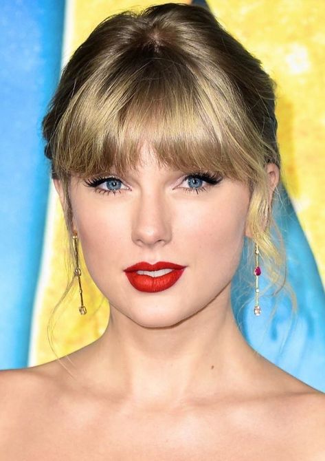 Taylor Swift Eyeliner Cat Eyes, Taylor Swift Eyeliner, Taylor Swift Face, Tyler Swift, Taylor Swift Drawing, Photos Of Taylor Swift, Bridal Sarees South Indian, Taylor Swift Cute, Random Pict