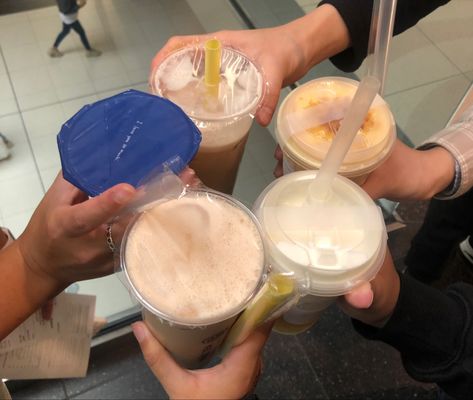 aesthetic friends friendship mall bubble tea boba milk tea Milk Tea With Friends, Milktea Aesthetic, Tea With Friends, Boba Milk Tea, Bubble Tea Boba, Boba Milk, Aesthetic Friends, With My Friends, Boba Tea