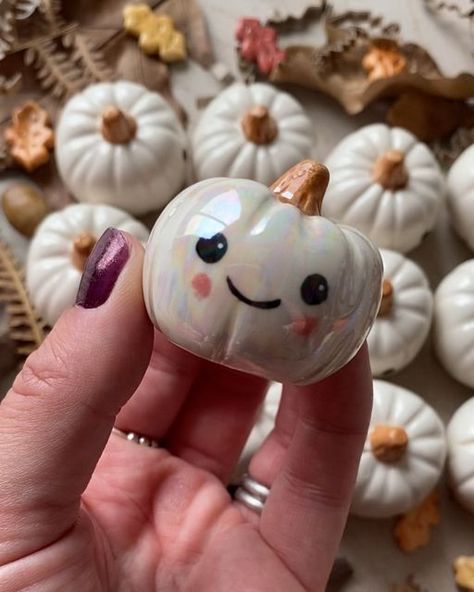 Clay Home Decor Ideas, Air Clay Ideas Diy, Ceramics Halloween, Clay Ghosts, Pumpkin Pottery, Kawaii Heart, Harvest Fest, Diy Christmas Presents, Halloween Clay