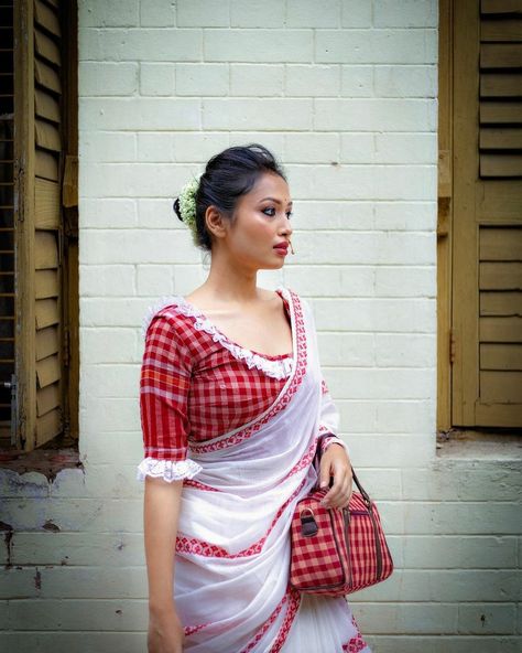 Bengali Blouse, Saree Wearing Styles, Traditional Blouse Designs, Latest Model Blouse Designs, Blouse Design Images, Silk Saree Blouse Designs, Elegant Blouse Designs, Traditional Indian Outfits, Saree Blouse Designs Latest