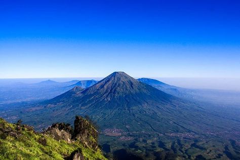 Gunung Sindoro, Jawa Tengah Photo Logo Design, Remember Quotes, Christian Bible Quotes, Photo Logo, Christian Bible, Wallpaper Pc, Bible Quotes, Beautiful Places, Logo Design