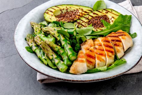 Slow Carb, Grilled Avocado, South Beach Diet, Asparagus Salad, Healthy Grilling, Sunday Meal Prep, Inflammatory Foods, Fresh Summer, Idee Pasto Sano