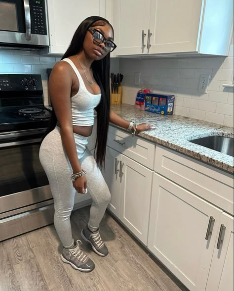 Skim Leggings Outfits, Grey Dunks Outfit, Shein Outfits Summer 2023 Baddie, Cool Grey 11s Outfits, Grey Dunks, Forces Outfit, Dope Swag Outfits, Chill Outfit, Boujee Outfits