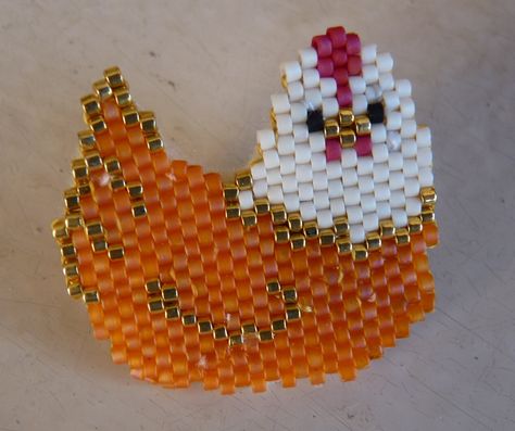 Seed Bead Chicken Pattern, Pony Bead Projects, Seed Bead Projects, Seed Bead Crafts, Art Perle, Seed Bead Patterns, Beadwork Patterns, Bead Embroidery Jewelry, Beaded Crafts