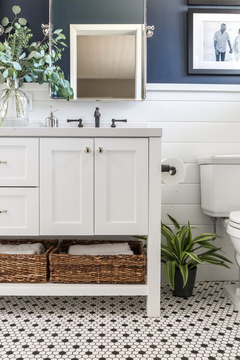 5 Things Your Modern Cottage Bathroom Needs - A Pop of Pretty Modern Cottage Bathrooms, Modern Cottage Bathroom, Pretty Home Decor, Craftsman Bathroom, Bathroom Needs, Pretty Home, White Bathroom Tiles, Cottage Bathroom, Bad Inspiration