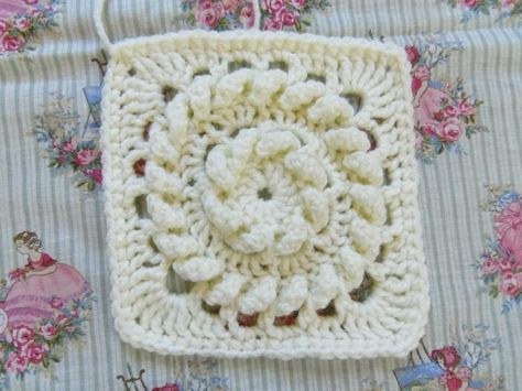 Fisherman's Ring Walkthrough Fisherman's Ring Crochet Square, Fishermans Knot, S Ring, Crochet Square Patterns, Crochet Square, Crochet Squares, Granny Squares, Love Crochet, Square Pattern