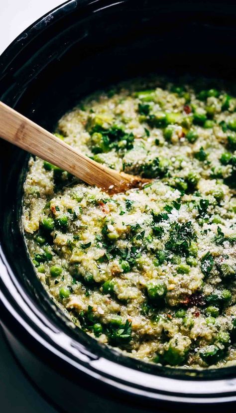 Crockpot Quinoa Chicken Primavera - easy, healthy, and totally delicious! made with peas, asparagus, quinoa, chicken, pesto, and Parmesan cheese. #healthy #glutenfree #crockpot #slowcooker #cleaneating | pinchofyum.com Asparagus Quinoa, Crockpot Quinoa, Chicken Primavera, Pinch Of Yum, Chicken Pesto, Chicken Quinoa, Slow Cooker Dinner, Healthy Slow Cooker, Healthy Crockpot