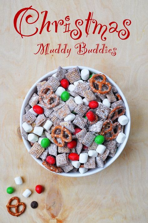 Chex Mix Recipes Christmas, Christmas Muddy Buddies, Christmas Snack Mix, Puppy Chow Christmas, Muddy Buddy, Puppy Chow Recipes, Desserts Christmas, Thing To Make, Chex Mix Recipes