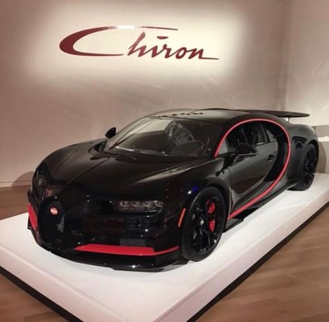 Bugatti Chiron painted in Black w/ Red accents  Photo taken by: @dm.44 on Instagram Bugatti Chiron Interior, Bugatti Chiron Black, Xe Bugatti, Super Car Bugatti, Bugatti Royale, Sports Cars Bugatti, Bugatti Eb110, Bugatti Type 57, Aesthetic Cool