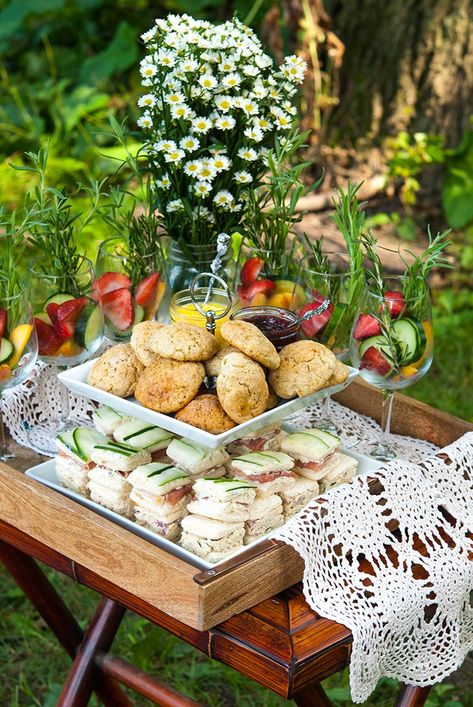 If you're looking for some extra special picnic ideas, just look what you can create with a few daisies and a lovely picnic treat table! #picnic, #prettypicnic, #picnicideas, #scones, #teasandwiches, #teaparty, #tea, #bridalshower, #bridalpicnic, #cocktails, #cocktail Ladies Picnic Ideas Friends, Fancy Beach Picnic, Ladies Picnic Ideas, Fancy Picnic Food, Fancy Picnic Food Ideas, Picnic Treats, Bridal Picnic, August Recipes, Picnic Appetizers