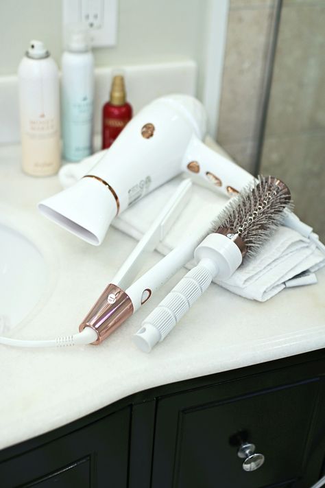 Calling all frizzy-hair-challenged mavens! The right tools are absolutely key to smooth, frizz-free locks. These are my must have hair styling tools! Stylist Tools, Hair Tool Set, Hair Challenge, Hair Styling Tools, Hair Styler, Frizzy Hair, Frizz Free, Dryers, Hair Care Tips