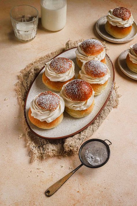 Swedish Cream, Traditional Bread Recipe, Cream Buns, Cream Bun, Cardamom Buns, Photo Food, Almond Paste, Blueberry Jam, Beautiful Desserts