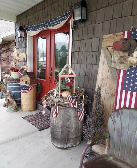 Patriotic House Exterior, 4th Of July Front Porch Decor, Uncle Sam Craft, Primitive Gardens, Fouth Of July Crafts, Patriotic Porch Decor, Barn Exterior, Patriotic Porch, Lux Decor