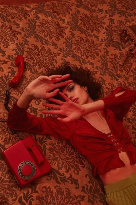 Alfred Stieglitz, Pose Fotografi, W Hotel, Anais Nin, Fashion Photography Inspiration, Photoshoot Concept, Shooting Photo, Paris Hotels, Red Aesthetic