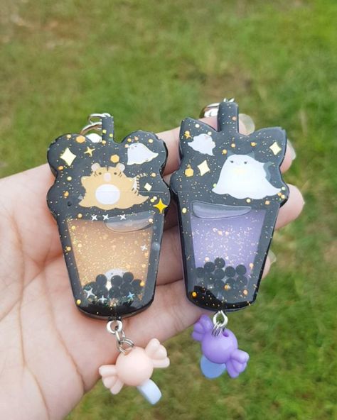 Resin Pins, Halloween Resin, Diy Galaxy, Kawaii Crafts, Cool Art Projects, Resin Clay, Kawaii Jewelry, Epoxy Resin Crafts, Magical Jewelry