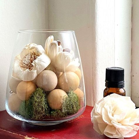 DIY Modern Wood Bead Fragrance Oil Diffuser - Jennifer Rizzo Oil Diffuser Diy, Diy Oil Diffuser, Diy Essential Oil Diffuser, Diffuser Diy, Wood Diffuser, Homemade Potpourri, Beaded Candle, House Smell Good, Diy Essentials