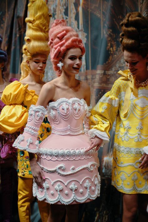 Dessert Fashion, Bubblegum Witch, Fantasy Costume Design, Cake Costume, Cake Fashion, Wooden Sandbox, Cake Clothes, Creepy Carnival, Cake Dress