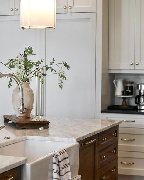 Currently dreaming of spring, and a clean house 🤣 just me?! I mixed metals in my kitchen, I used a combination of Polished Nickel and Aged Brass. How do you feel about mixing metals in a space? ✨Kitchen details to SAVE and SHARE✨ Cabinets- Benjamin Moore Ballet White Hardware @rejuvenation (aged brass) Island - custom stain on white oak Countertops - Honed Shadow Storm marble and Leathered Absolute black granite Sink @signaturehw Faucet @rohl (polished nickel) Range @ilve_official Pot fi... Kitchen With Silver Hardware, Polished Nickel Kitchen Hardware, Shadow Storm Marble, Mixing Metals In Kitchen, Mixed Metal Kitchen, Nickel Kitchen Hardware, Benjamin Moore Ballet White, Mixed Metals Kitchen, Stain On White Oak