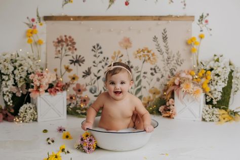 Wildflower Cake Smash, First Birthday Photo Shoot Ideas Indoor, Wild Flower Photoshoot, Dove Photo, Lilith Moon, Wildflower Cake, Smash Photoshoot, 1 Year Baby, Kid Parties