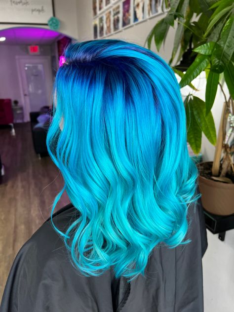 Aqua Hair Color, Ethereal Hairstyles, Teal Ombre Hair, Turquoise Hair Color, Sky Blue Hair, Blue Hair Color Ideas, Weird Haircuts, Blue Hair Color, Teal Ombre