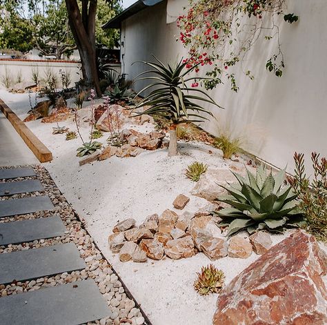 Xeroscaping Backyard, Zero Scape, Xeriscape Landscaping, Arizona Backyard, Garden Plan, Desert Garden, Moon Garden, Backyard Inspiration, Water Features In The Garden