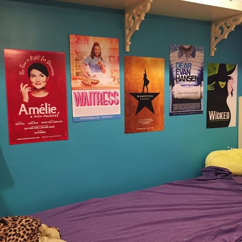 my dream bedroom Mary Anne Spier, Broadway Themed Room, My Dream Bedroom, Themed Room Decor, Theatre Geek, Evan Hansen, Musical Plays, Hamilton Musical, Diane Keaton