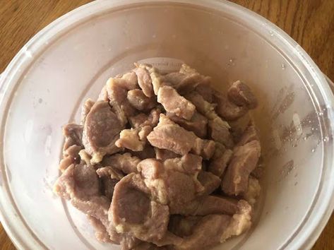 How to Velvet Pork for Stir Fry Velvet Pork, Velveting Meat, Pork Entrees, Cheeseburger Recipe, Pork Stir Fry, Fall Dishes, Oyster Sauce, Stir Fry Recipes, White Pepper