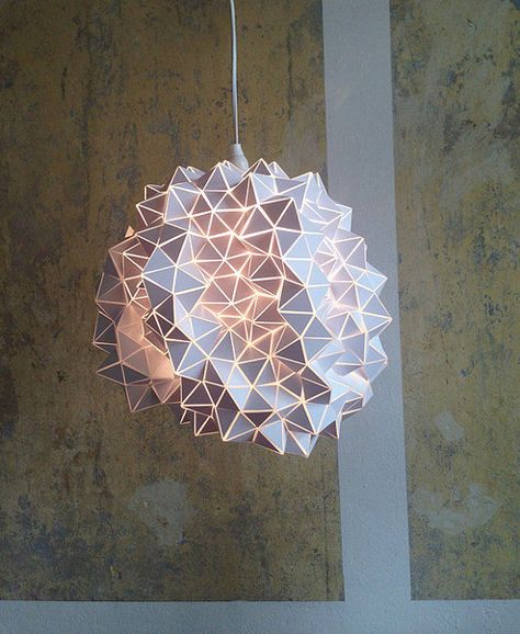 Organically Geometric Lighting : geometric lighting Blitz Design, Geometric Light, Geometric Lamp, Diy Lampe, Geometric Lighting, Modern Lighting Design, Seni Origami, Pendant Lamp Shade, Light Sculpture