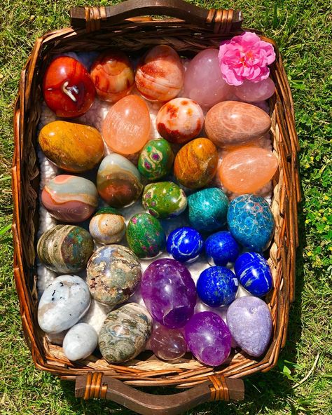 Spiritual Stone Collection on Instagram: ““Easter is the only time of the year when it is safe to put all your eggs in one basket.” 😉🧺🐣🌈 Can you name all the natural, crystal eggs…” Egg Crystals, Stone Eggs, Crystal Egg, Dragon Egg, Rare Stone, Crystal Geode, Crystal Magic, Egg Art, 7 Chakra