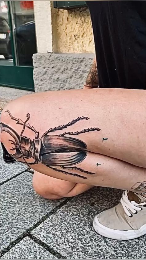 Tattoo Perna, Tattoo Pierna, Beetle Tattoo, Bug Tattoo, Insect Tattoo, Wicked Tattoos, Elbow Tattoos, Bff Tattoos, Full Body Tattoo