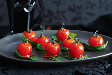 This sophisticated canape plays with taste and texture, as you bite through crunchy toffee into ripe, juicy tomato. Candied Tomatoes, Tomato Recipe, Candied Almonds, Basil Leaf, Cherry Candy, Christmas Lunch, Juicy Tomatoes, Christmas Menu, Starters Recipes