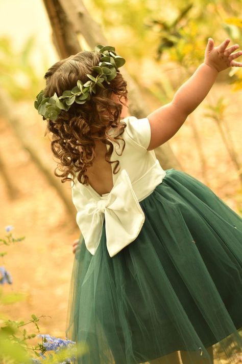 Flower Girl Green Dresses, Elegant Flower Girl Dress, Green Flower Girl Dresses, Satin Flower Girl Dress, Emerald Green Weddings, Green Wedding Colors, White Flower Girl Dresses, Tulle Flower Girl, Tulle Flowers