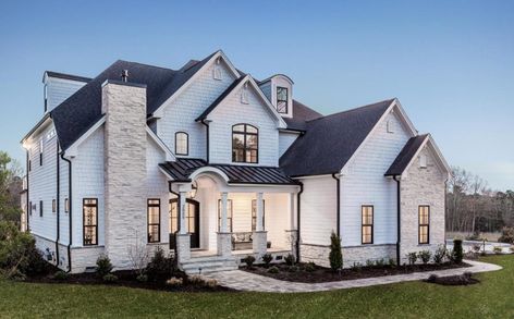 Ranch Style Homes, Transitional House, Farmhouse Exterior, Luxury Homes Dream Houses, Decor Minimalist, Farmhouse Plans, Dream House Exterior, Dream House Plans, Pretty House