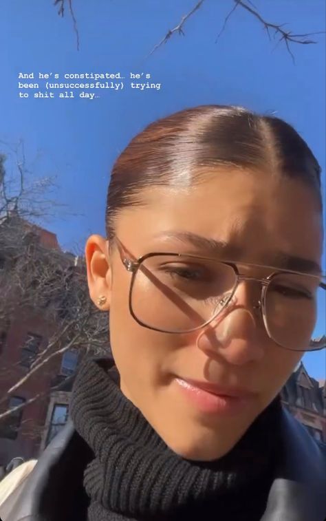 Zendaya In Glasses, Zendaya Eyeglasses, Celebrities Wearing Glasses, Zendaya Sunglasses, Zendaya With Glasses, Zendaya Glasses, Estilo Zendaya, Glasses Outfit, 2010s Aesthetic